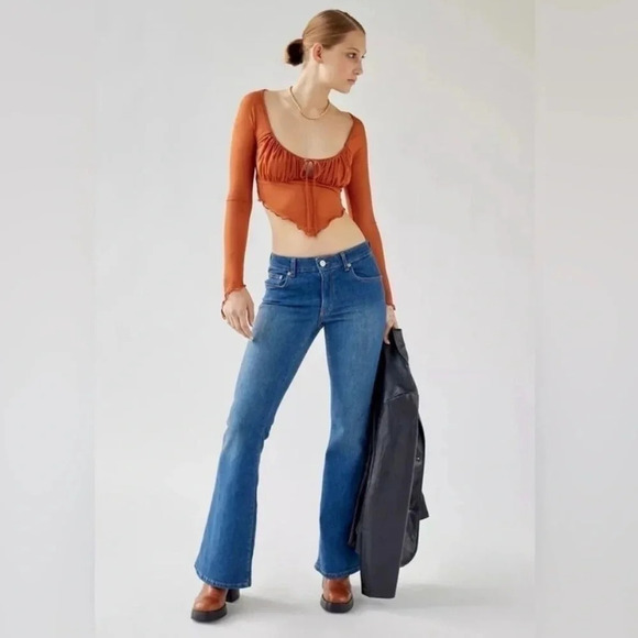 BDG Urban Outfitters Blue Indigo Low Rise Flare Jean Jeweled Flap Pocket Size 28 - Picture 1 of 8